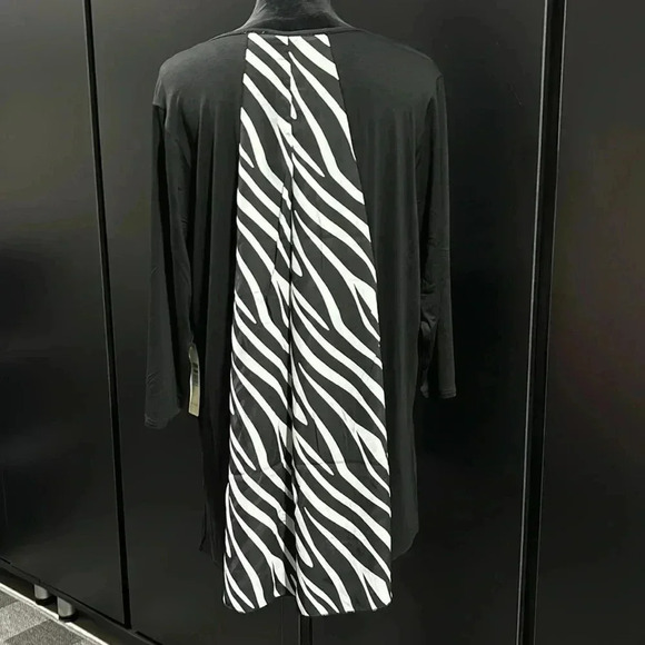 Cyrus long sleeve round neck stretch black/zebra print top – 2X - Picture 4 of 12